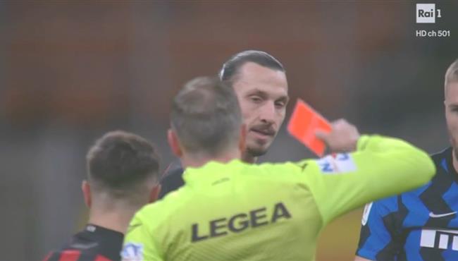 طرد ابراهيموفيتش في مباراة ميلان وانتر ميلان