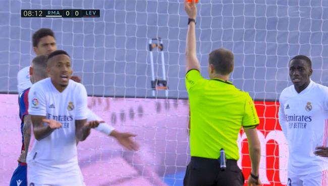 طرد ميليتاو في مباراة ريال مدريد وليفانتي بالدوري الاسباني