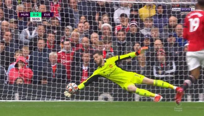 تصدي رائع من دي خيا في مباراة مانشستر يونايتد وايفرتون