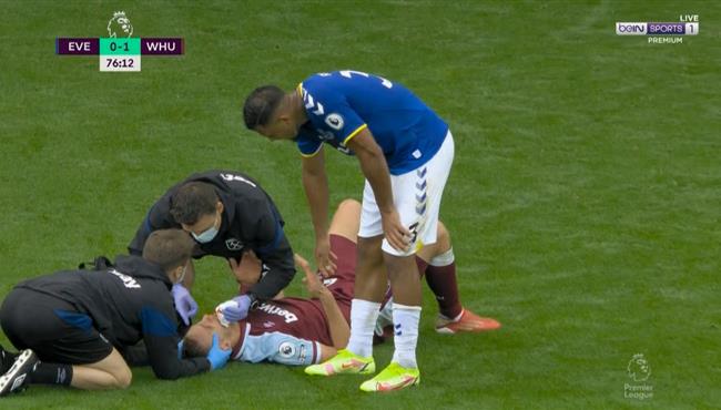 اصابة مرعبة في مباراة ايفرتون ووست هام بالدوري الانجليزي