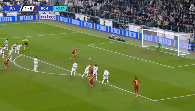 تشيزني يتصدي لركلة جزاء امام روما بالدوري الايطالي