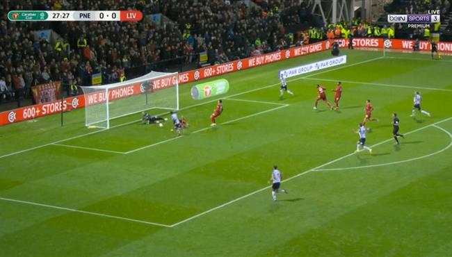 تصدي ادريان كاستيو والمدافع ينقذان مرمي ليفربول من هدف محقق