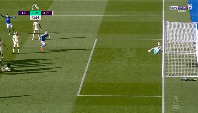 تصدي رامسدال الخرافي في مباراة ارسنال وليستر سيتي