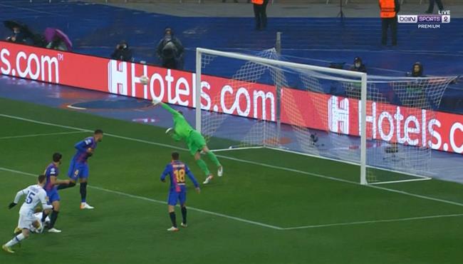 تصدي تيرشتيجن الرائع ينقذ مرمي برشلونة من هدف لدينامو كييف