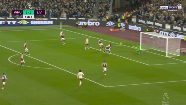 تصدي لوكاس فابيانسكي يحرم ساديو ماني من تسجيل هدف