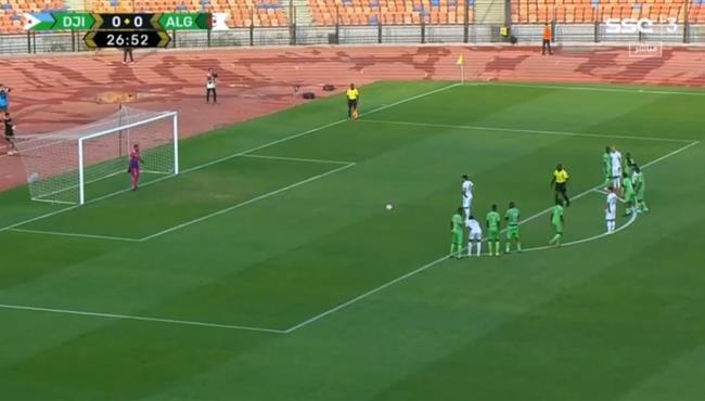 يوسف البلايلي يهدر ركلة جزاء امام جيبوتي بتصفيات كاس العالم