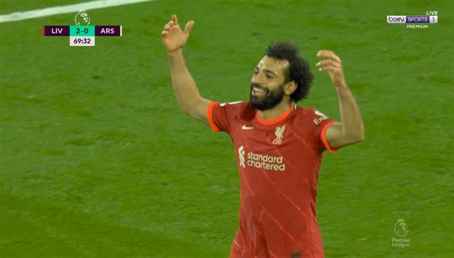 محمد صلاح يطالب بركلة جزاء في مباراة ليفربول وارسنال