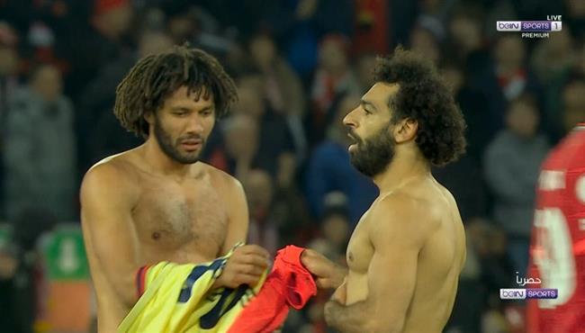 محمد صلاح ومحمد النني يتبادلان القمصان بعد مباراة ليفربول وارسنال