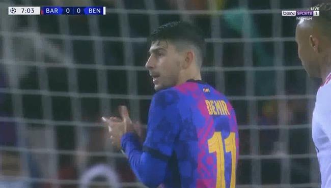 يوسف ديمير كاد ان يسجل هدف لبرشلونة امام بنفيكا في دوري ابطال اوروبا