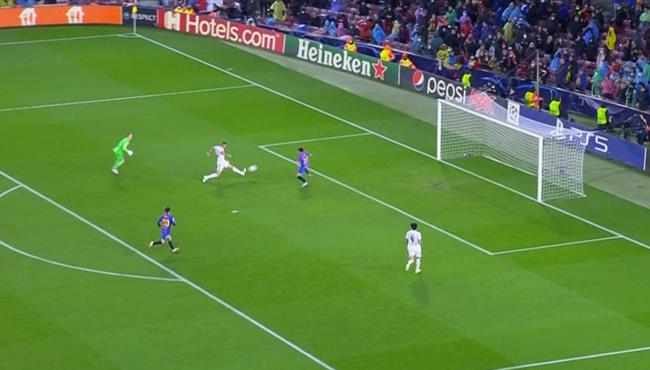 سيفيروفيتش يراوغ تير شتيجن ويهدر فرصة الفوز لبنفيكا امام برشلونة في الوقت القاتل