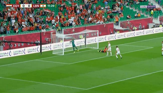 تصدي حارس لبنان الرائع يحرم محمد شريف من هدف محقق