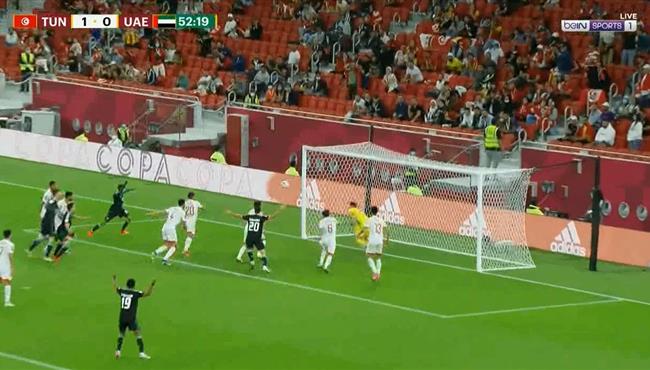 تصدي حارس تونس يحرم الامارات من تسجيل هدف