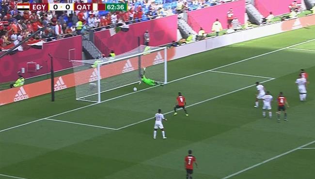 تصدي حارس قطر الرائع يحرم حمدي فتحي من تسجيل هدف محقق لمصر