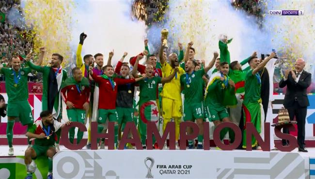 مراسم تتويج الجزائر بطلأ لنهائي كاس العرب