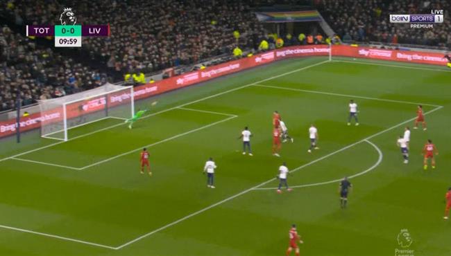 تصدي هوجو لوريس يحرم الكسندر ارنولد من تسجيل هدف