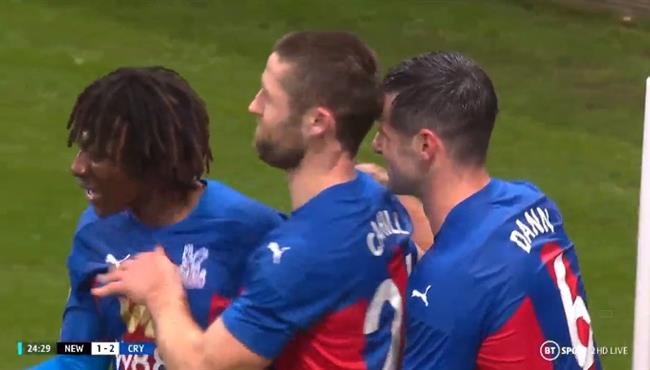 اهداف مباراة كريستال بالاس ونيوكاسل 2 1 الدوري الانجليزي