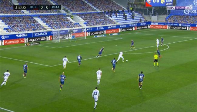 تصدي حارس مرمي هويسكا يحرم بنزيما من تسجيل هدف رائع