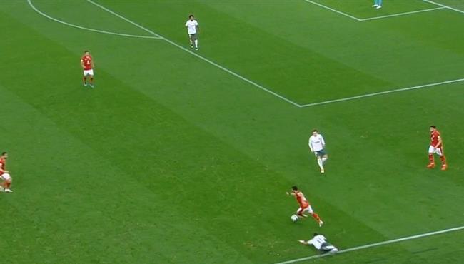 مراوغة ايمن اشرف للاعب بالميراس في كاس العالم للاندية