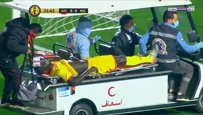 اصابة لاعب المريخ وخروجه امام الاهلي في دوري ابطال افريقيا