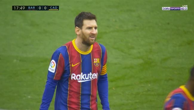 ميسي يهدر فرصة هدف في مباراة برشلونة وقادش