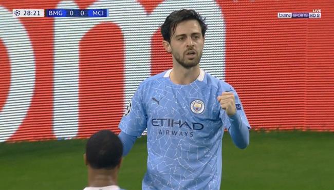 هدف مانشستر سيتي الاول في مرمي بوروسيا مونشنجلادباخ برناردو سيلفا