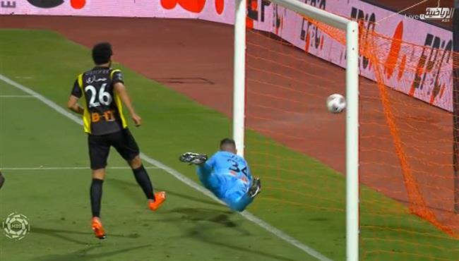 هدف الوحدة الثاني في مرمي الاتحاد بعد خطأ من احمد حجازي