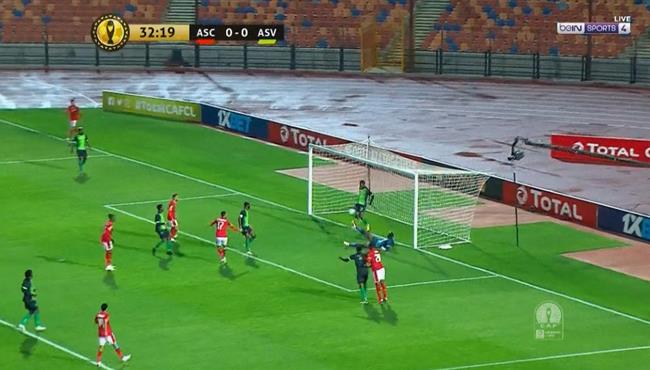 مدافع فيتا كلوب يمنع هدف محقق للاهلي من علي خط المرمي