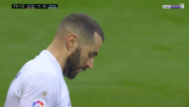 بنزيما يهدر فرصة هدف محقق فى مباراة ريال مدريد واتليتكو مدريد - بطولات