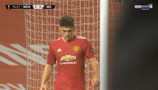 دانيال جيمس يهدر هدف محقق والمرمي خالي امام ميلان بالدوري الاوروبي