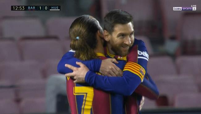 هدف ميسي الاول الرائع فى مرمي هويسكا بالدوري الاسباني