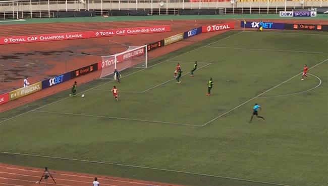 في الدقيقة الاول حارس فيتا كلوب يحرم محمد شريف من تسجيل هدف محقق للاهلي