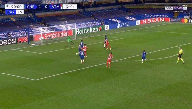 تصدي ميندي الرائع يمنع جواو فيليكس من تسجيل هدف محقق