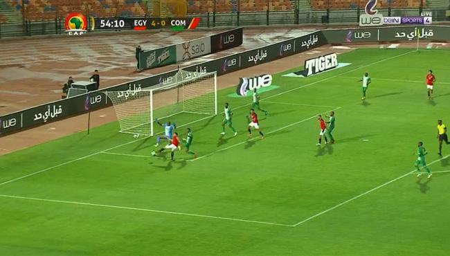 حارس جزر القمر يحرم تريزيجيه من هدف محقق لمصر