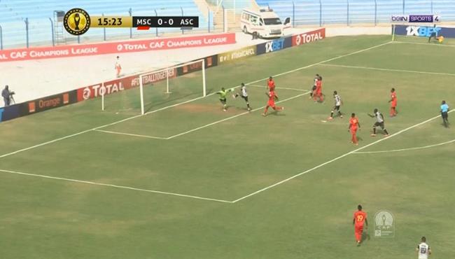 محمد شريف يهدر هدف اول للاهلي امام المريخ