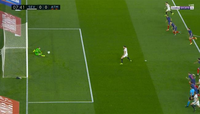 اوبلاك يتصدي لركلة جزاء امام اشبيلية بالدوري الاسباني