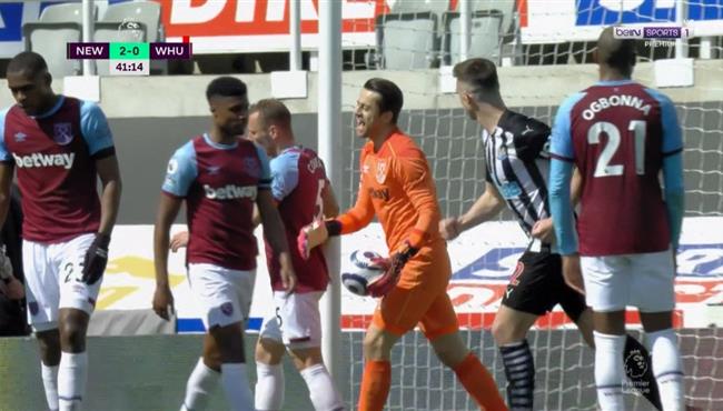 خطأ فادح من فابيانسكي يتسبب في هدف لنيوكاسل امام وست هام