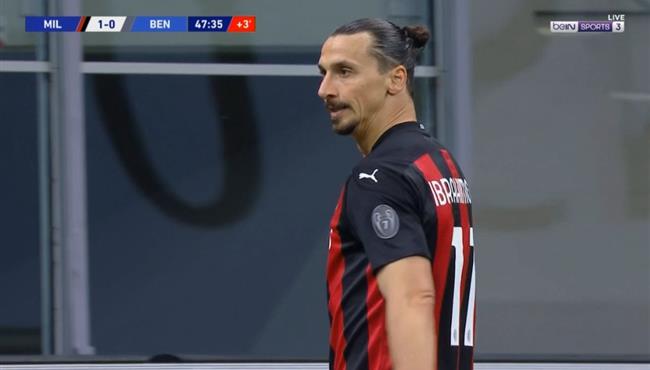 حارس بنيفنتو يتصدي لانفراد ابراهيموفيتش ويحرمه من هدف محقق