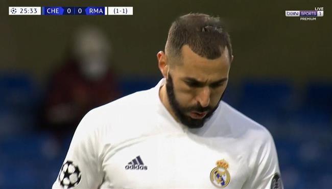 تصدي ميندي يحرم بنزيما من تسجيل هدف رائع امام تشيلسي