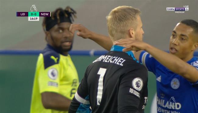 تصدي كاسبر شمايكل الخرافي في مباراة ليستر سيتي ونيوكاسل