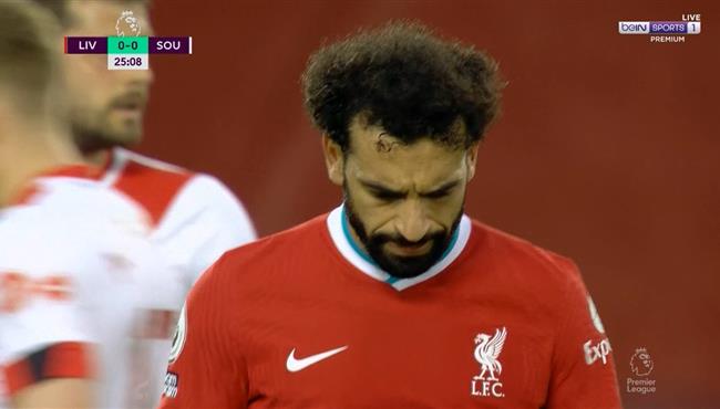 حارس ساوثهامبتون يمنع محمد صلاح من تسجيل هدف محقق