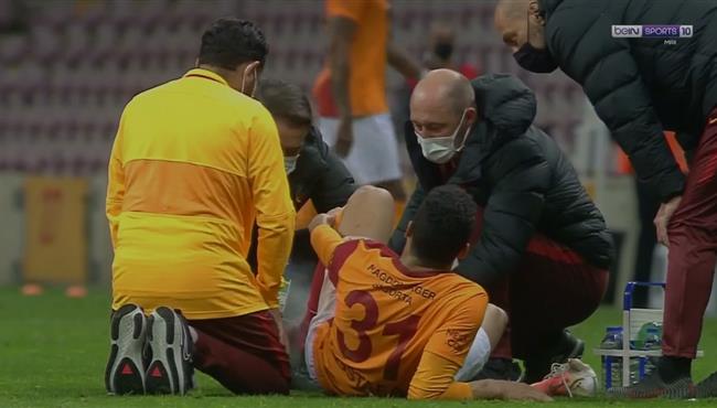 اصابة مصطفي محمد في مباراة جالطة سراي وبشكتاش