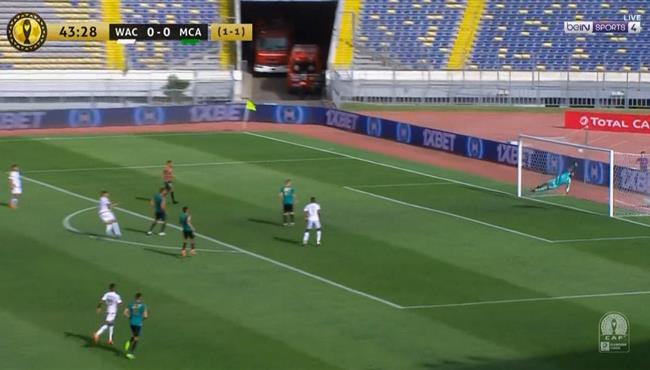 تصدي حارس مولودية الجزائر الرائع يحرم الوداد من تسجيل هدف محقق