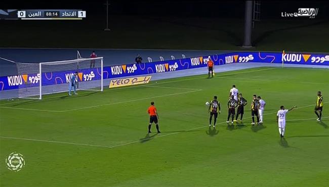 جيترسون يهدر ركلة جزاء في مباراة الاتحاد والعين