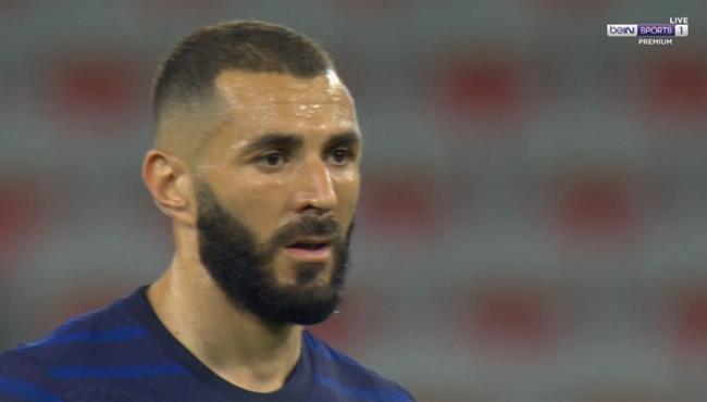 كريم بنزيما يهدر ركلة جزاء في مباراة فرنسا وويلز