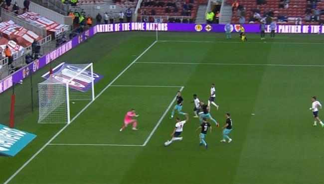 حارس النمسا ينقذ هدف محقق من هاري كين