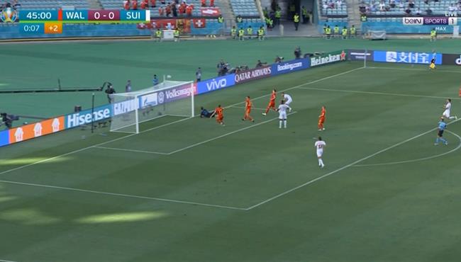 لاعب سويسرا يهدر فرصة هدف امام ويلز