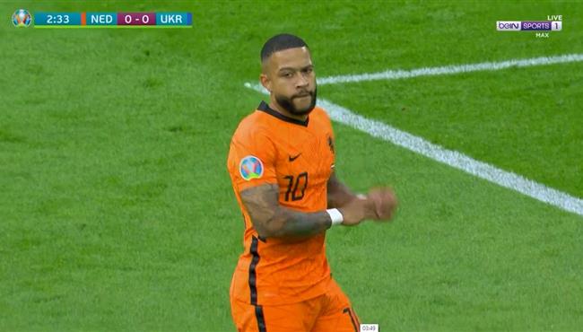 تصدي حارس مرمي اوكرانيا يحرم ممفيس ديباي من تسجيل هدف