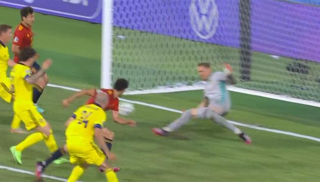 تألق روبن أولسن ينقذ السويد من هدف فوز قاتل لاسبانيا