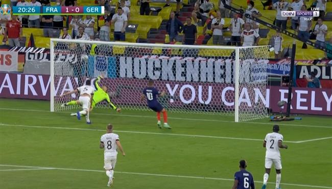 هدف فرنسا في مرمي المانيا هوملز بالخطأ في مرماه