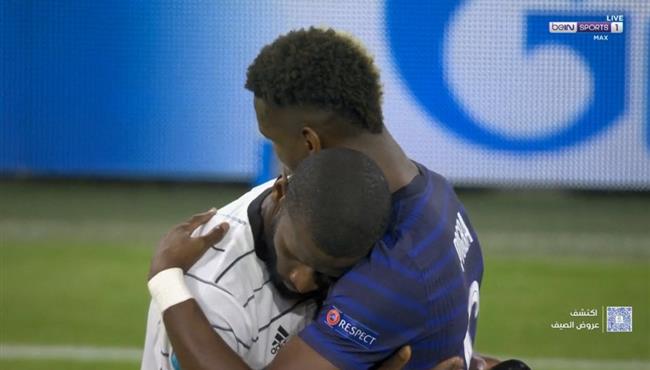 عناق بين بوجبا وروديجر بعد مباراة فرنسا والمانيا